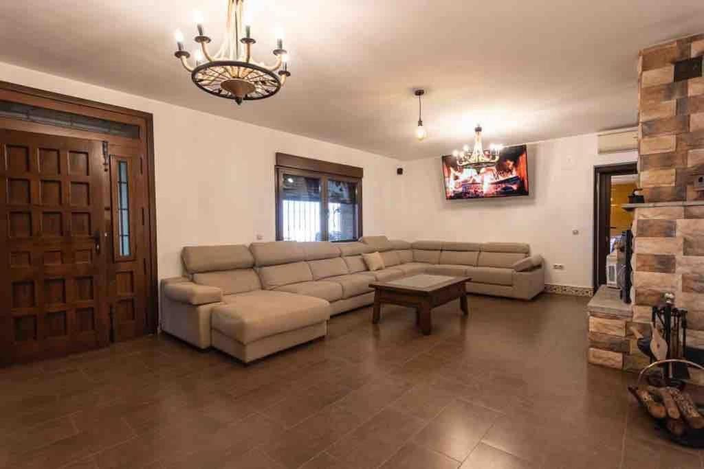 El Abuelo Mauri En Toledo Villa